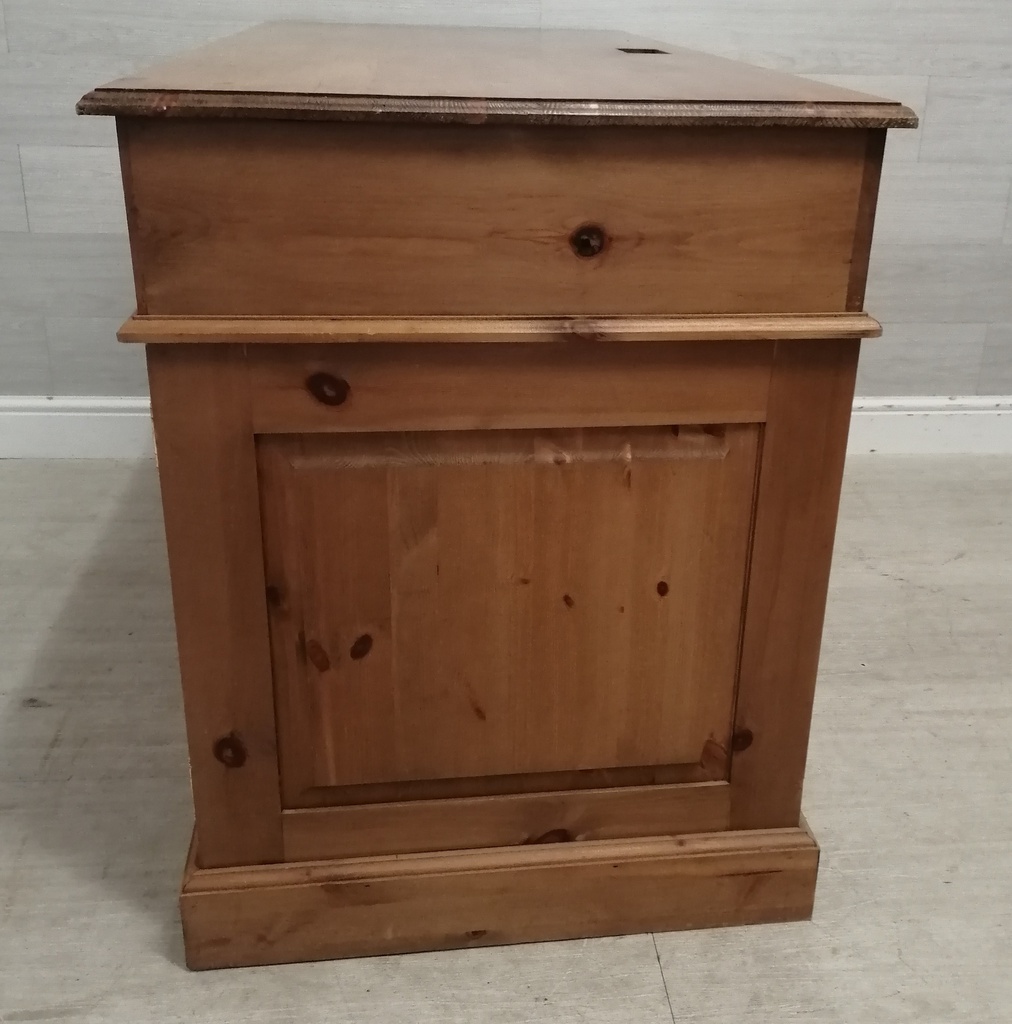 solid pine pedestal desk