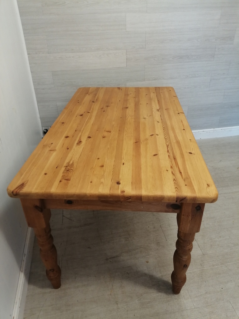 5FT SOLID PINE DINING TABLE