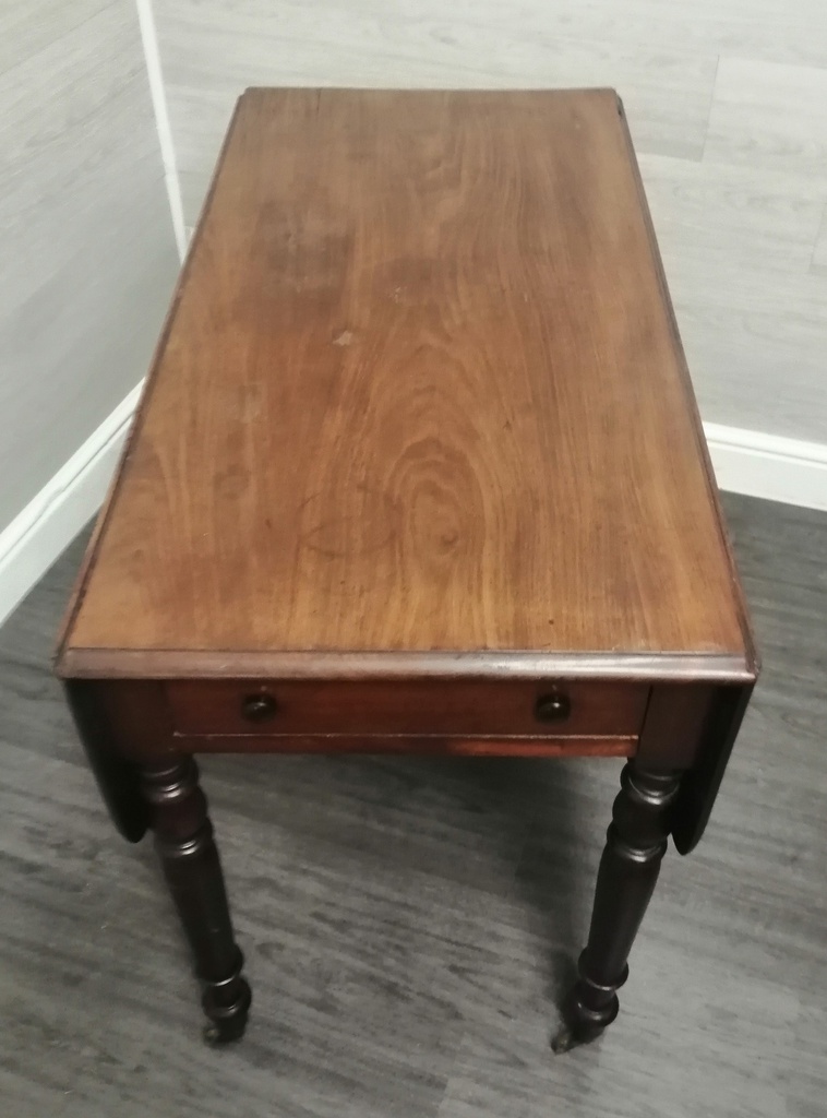 Antique Mahogany  Pembroke/dropleaf Table.