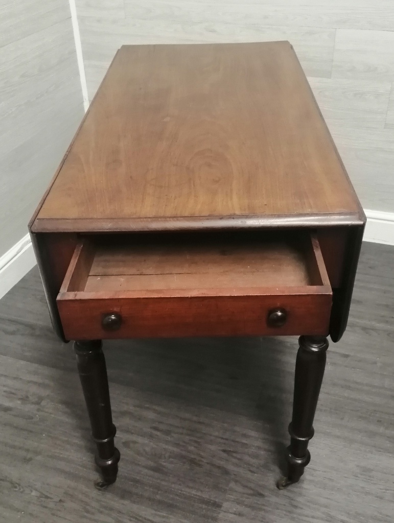 Antique Mahogany  Pembroke/dropleaf Table.