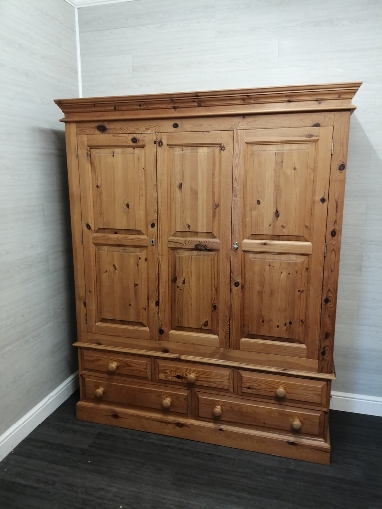 QUALITY SOLID PINE TRIPLE SIZE WARDROBE WITH BANK OF DRAWERS UNDER