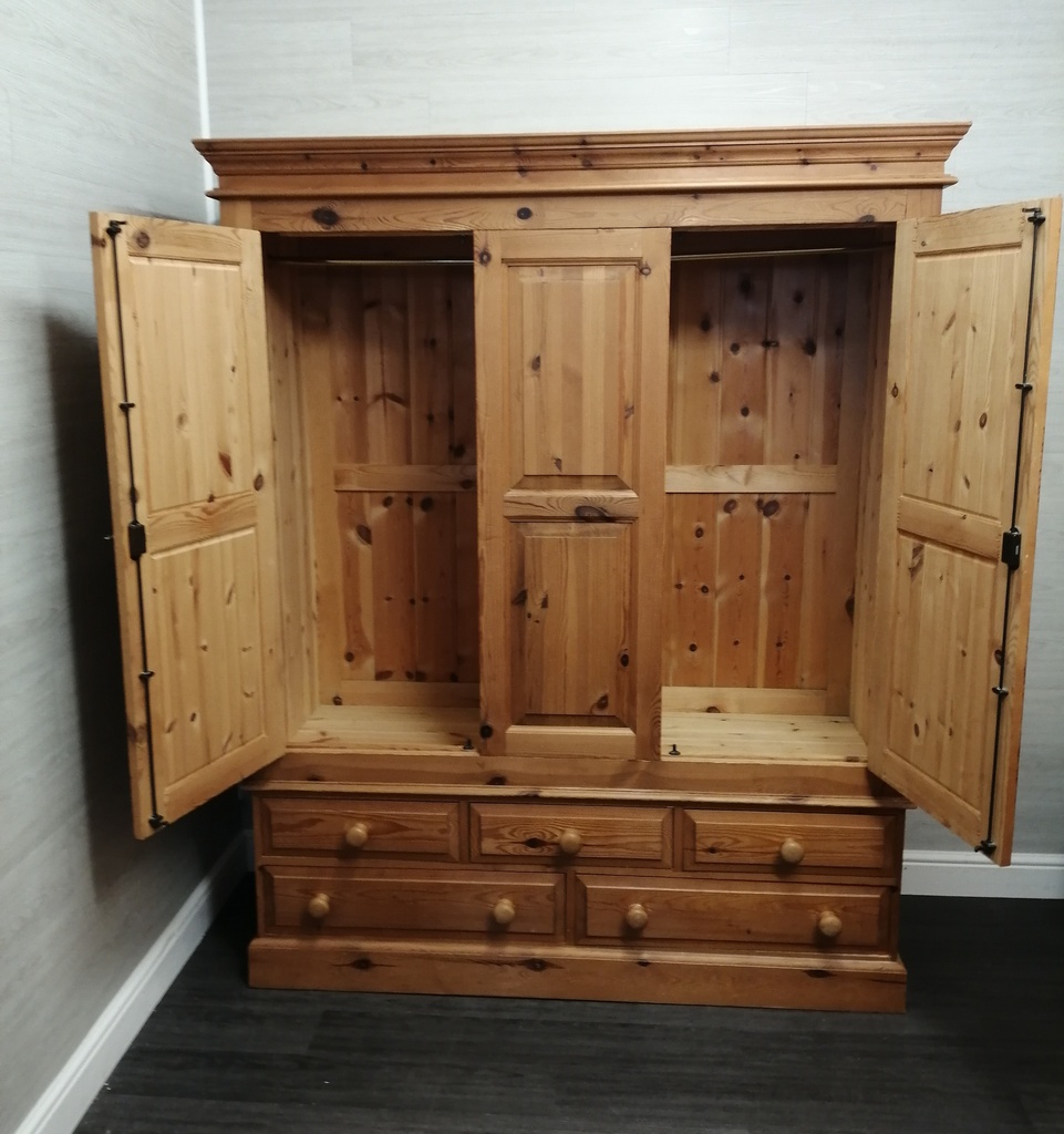 QUALITY SOLID PINE TRIPLE SIZE WARDROBE WITH BANK OF DRAWERS UNDER