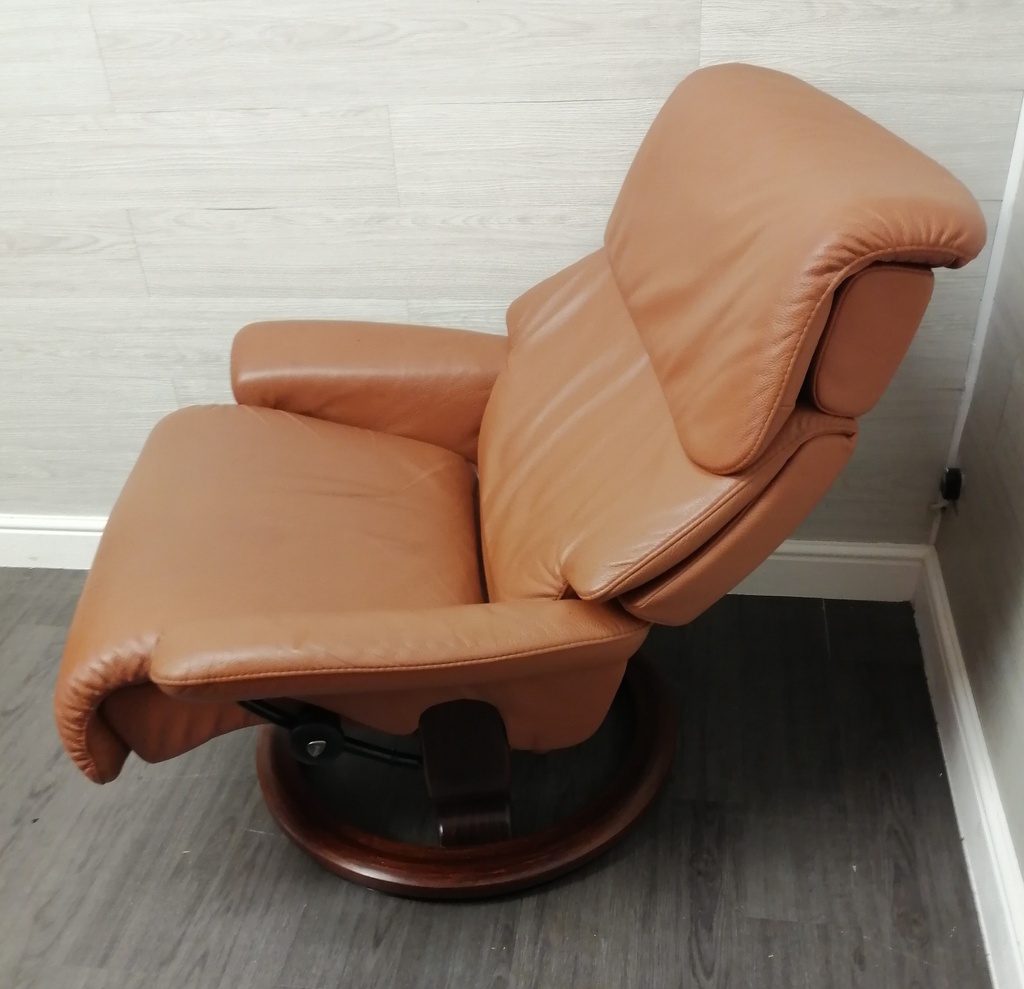 STRESSLESS dark tan Leather Recliner armChair