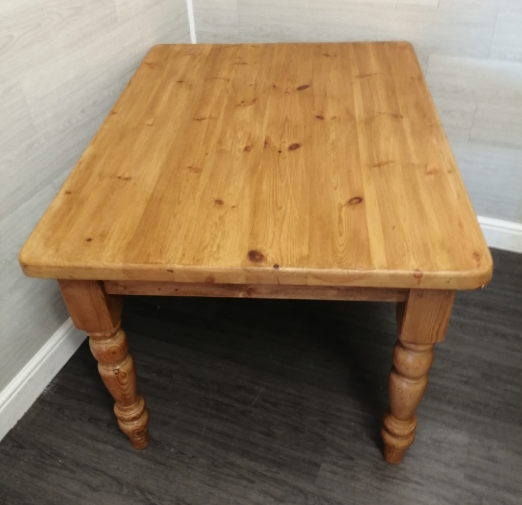 LOVELY 4ft SOLID PINE DINING TABLE