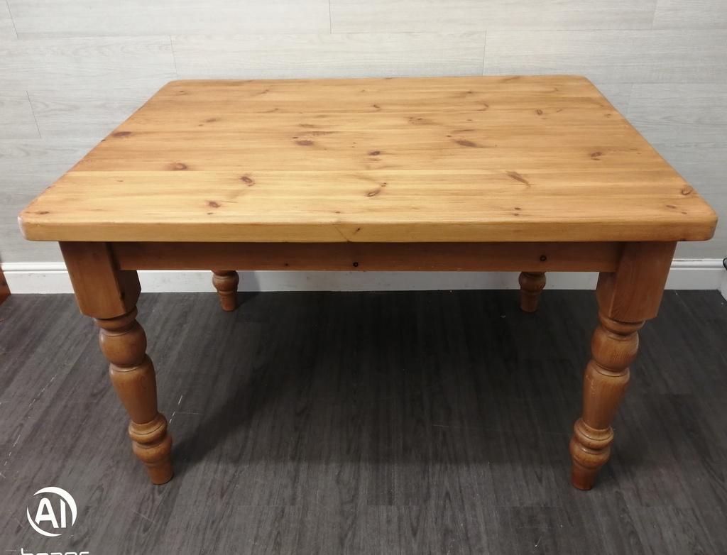 LOVELY 4ft SOLID PINE DINING TABLE