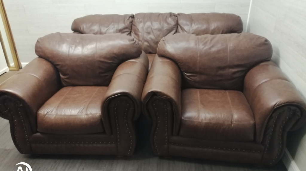 large quality brown leather three peice suite