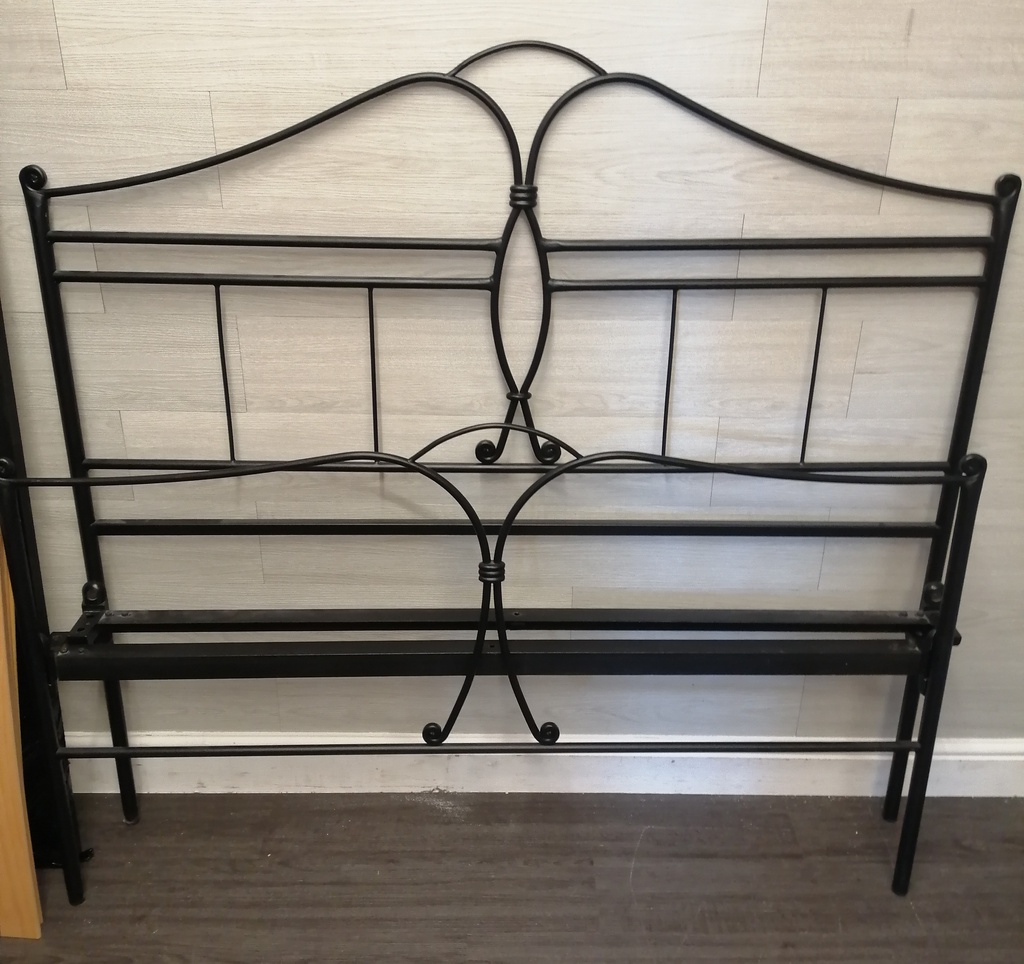 lovely 4FT 6&quot; BLACK BEDFRAME