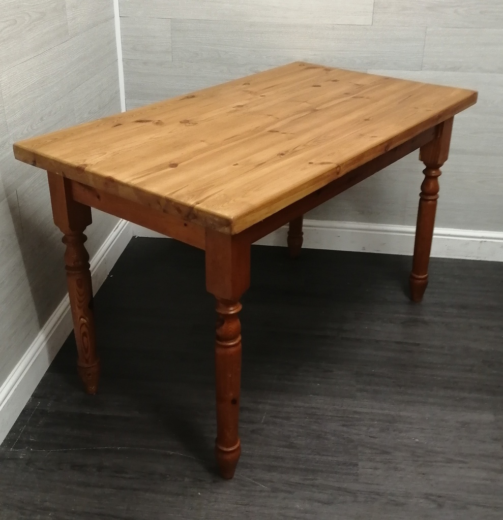 neat Solid pine dining table