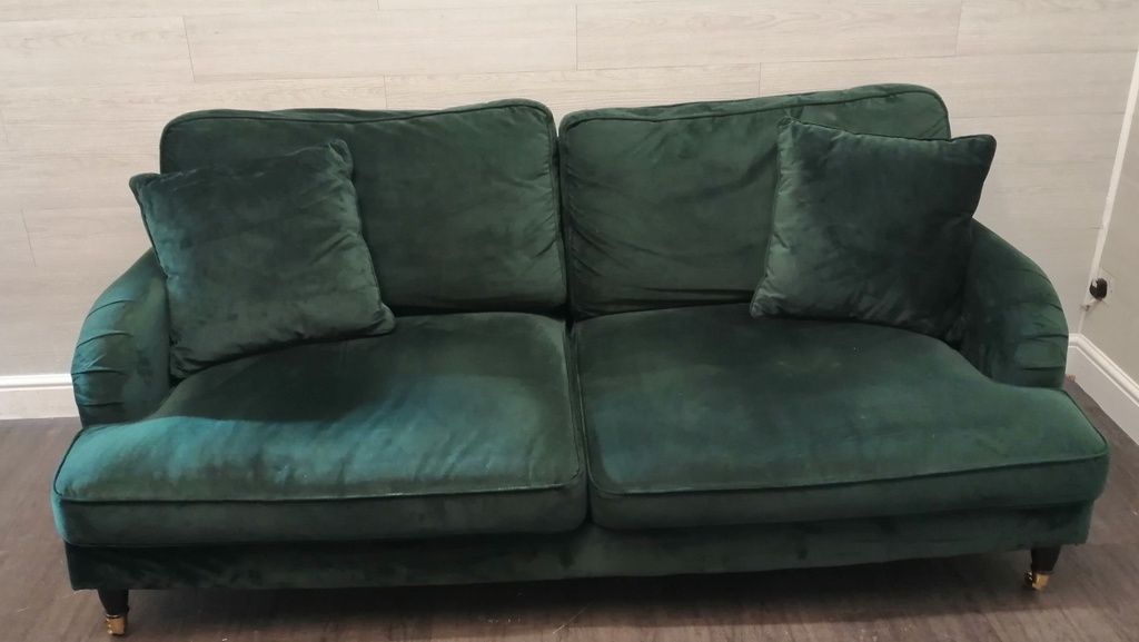 stunning emerald green velvet style sofa