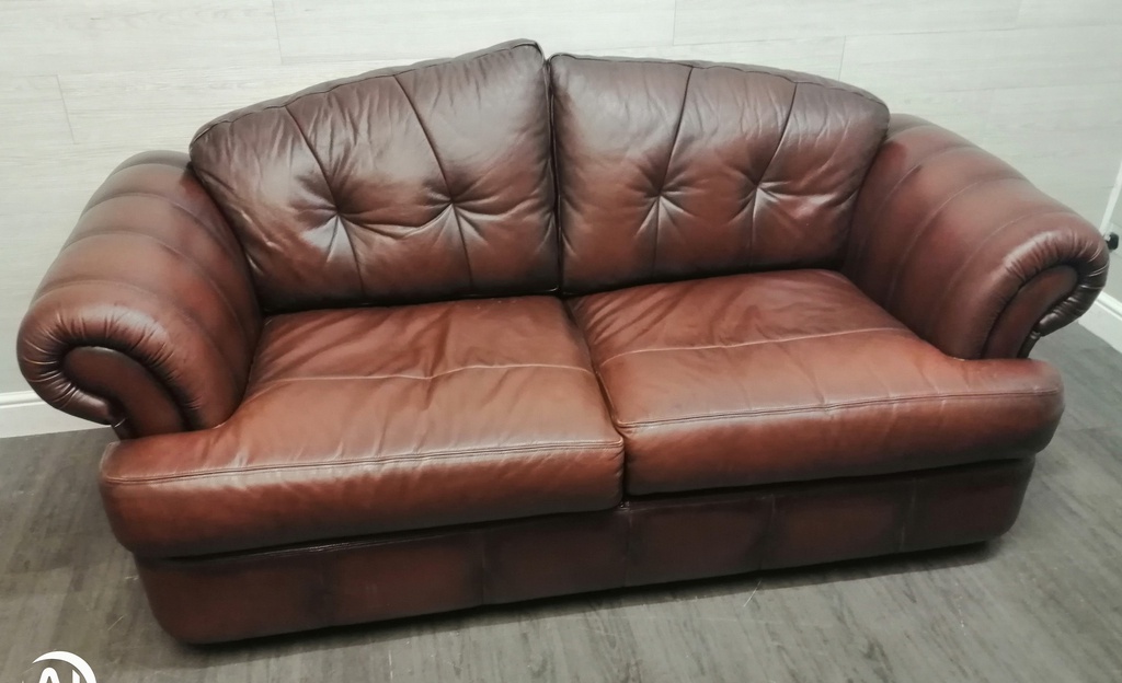 BROWN LEATHER CHESTERFIELD STYLE three peice suite