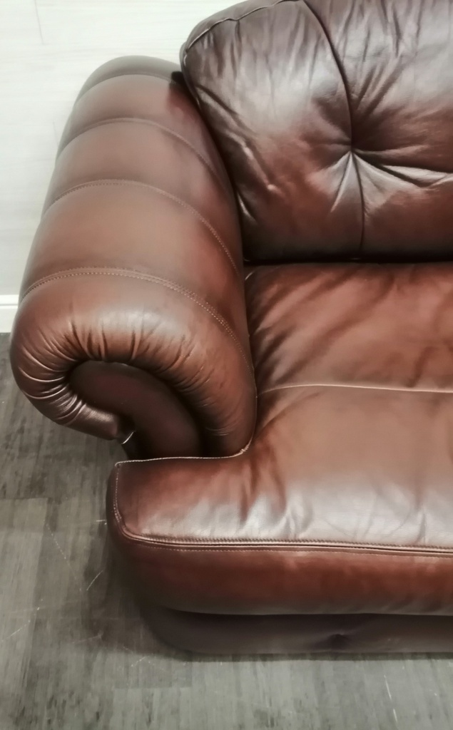 BROWN LEATHER CHESTERFIELD STYLE three peice suite