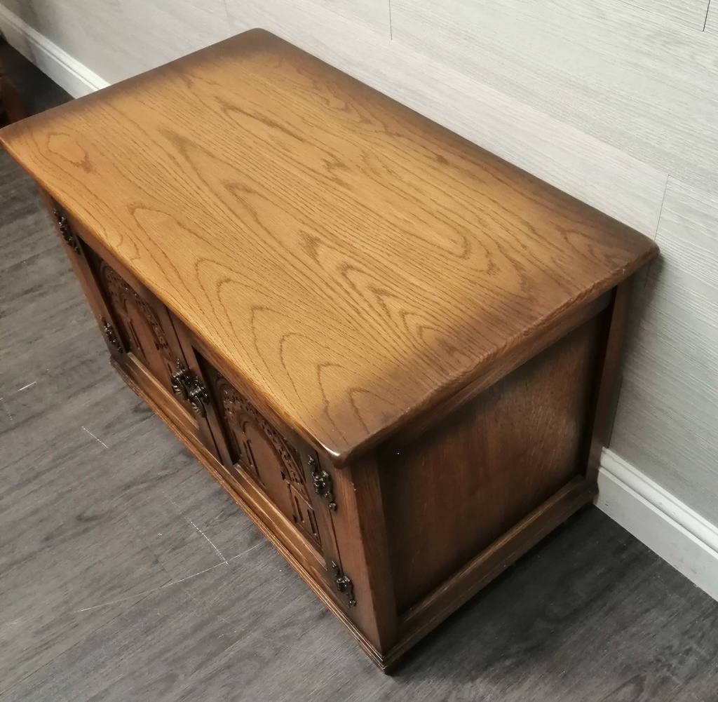 Quality Oak  tv stand