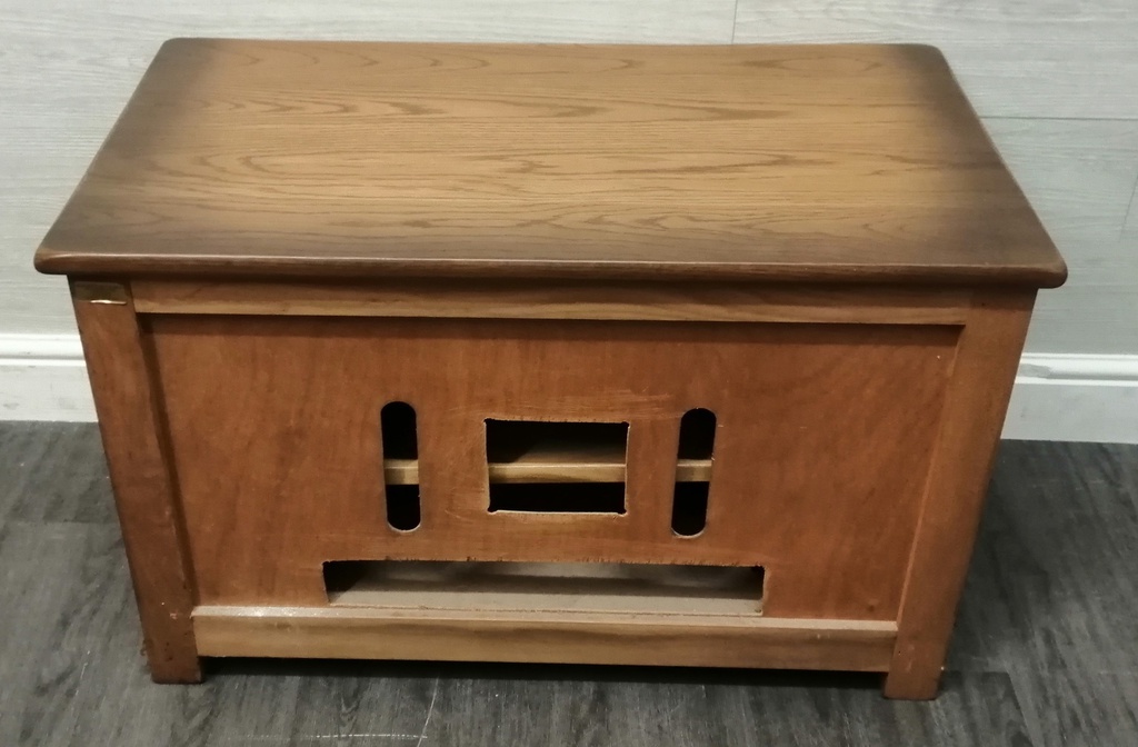 Quality Oak  tv stand