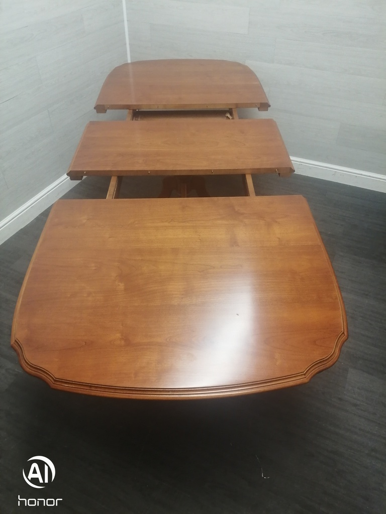 classic  EXTENDING TABLE AND 6 CHAIRS