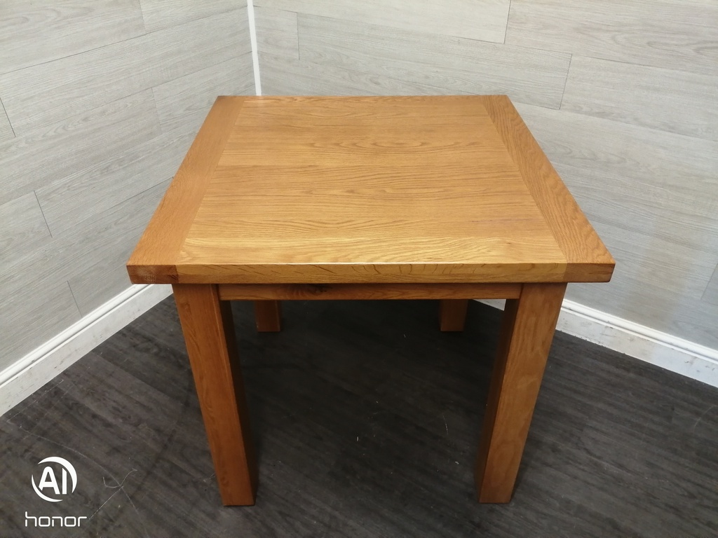 NEAT SQUARE OAK DINING TABLE