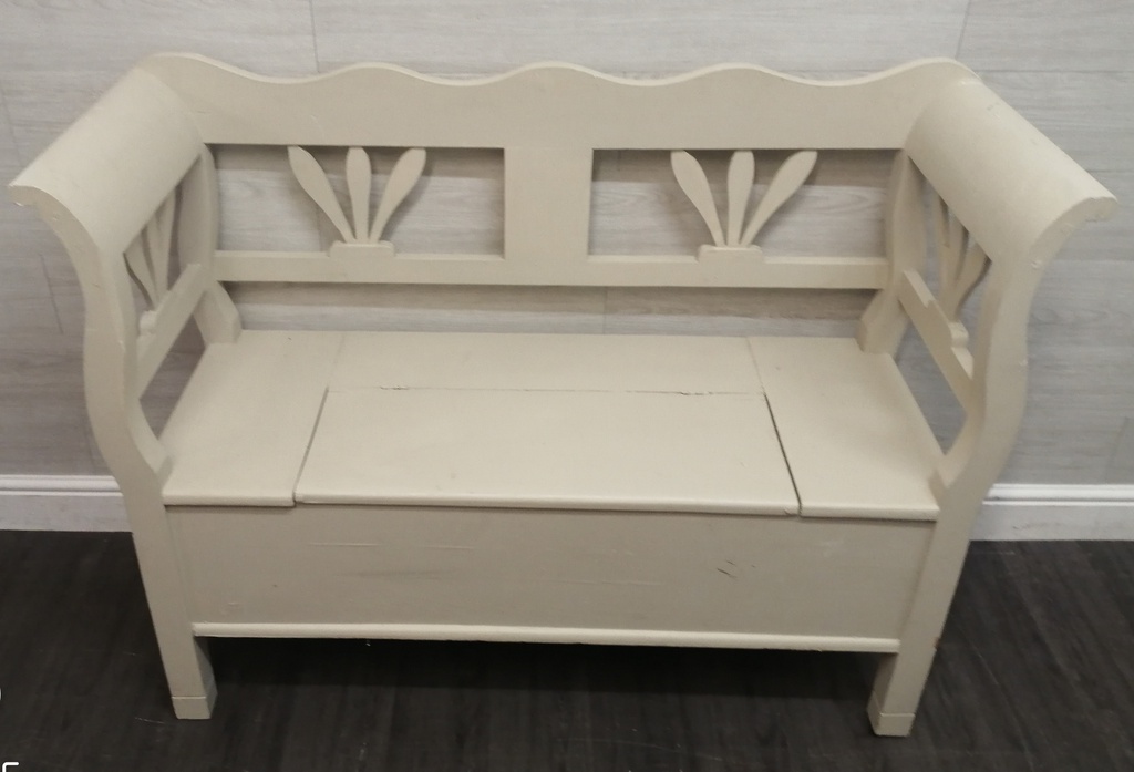 lovely Pine shabby chic Storage Bench