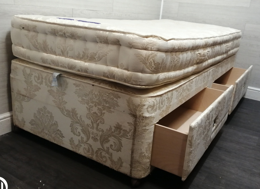 3ft Relyon chesterfield Mattress &amp; Divan Set