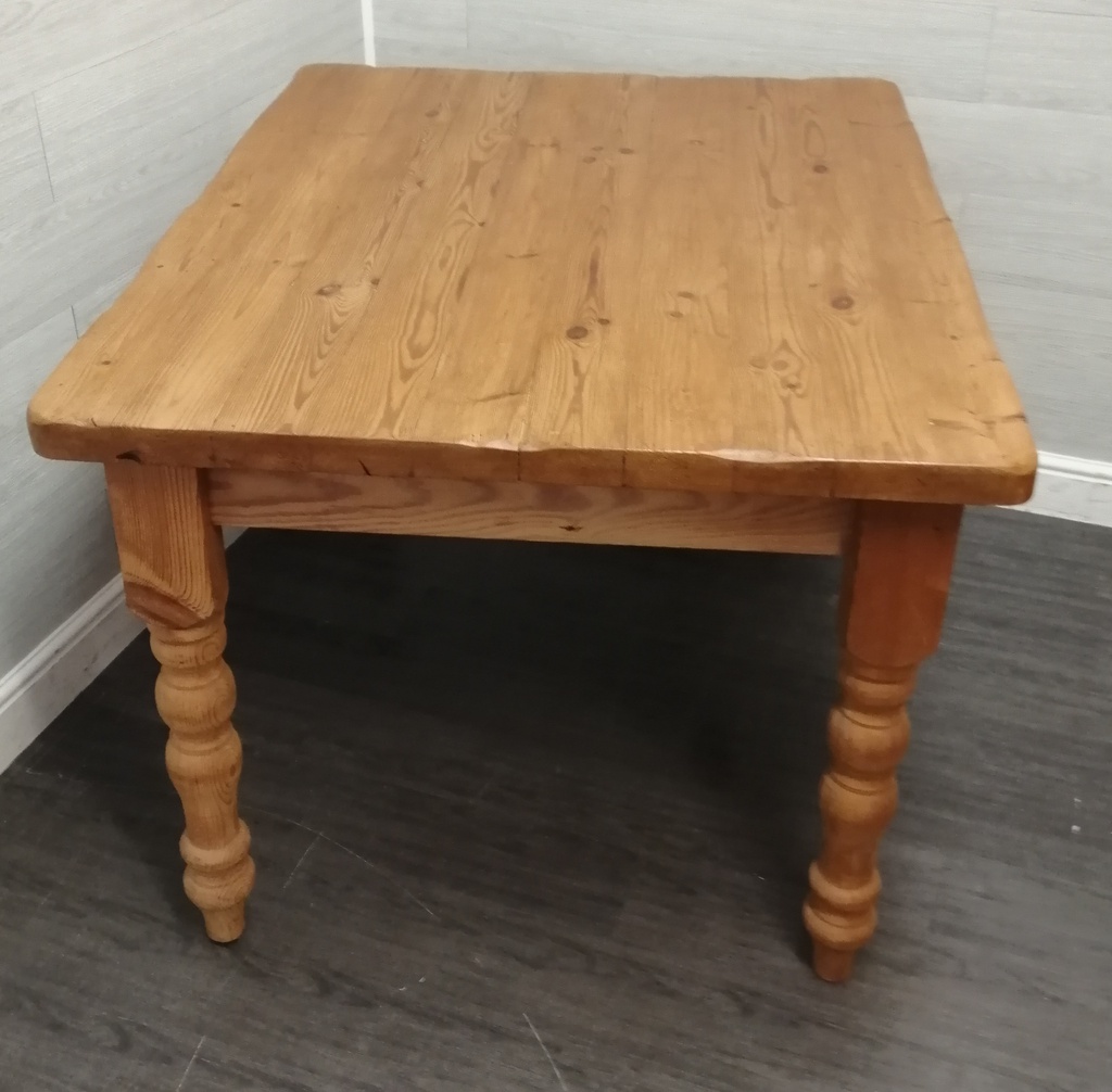 5ft1&quot; Rustic Pine Dining Table