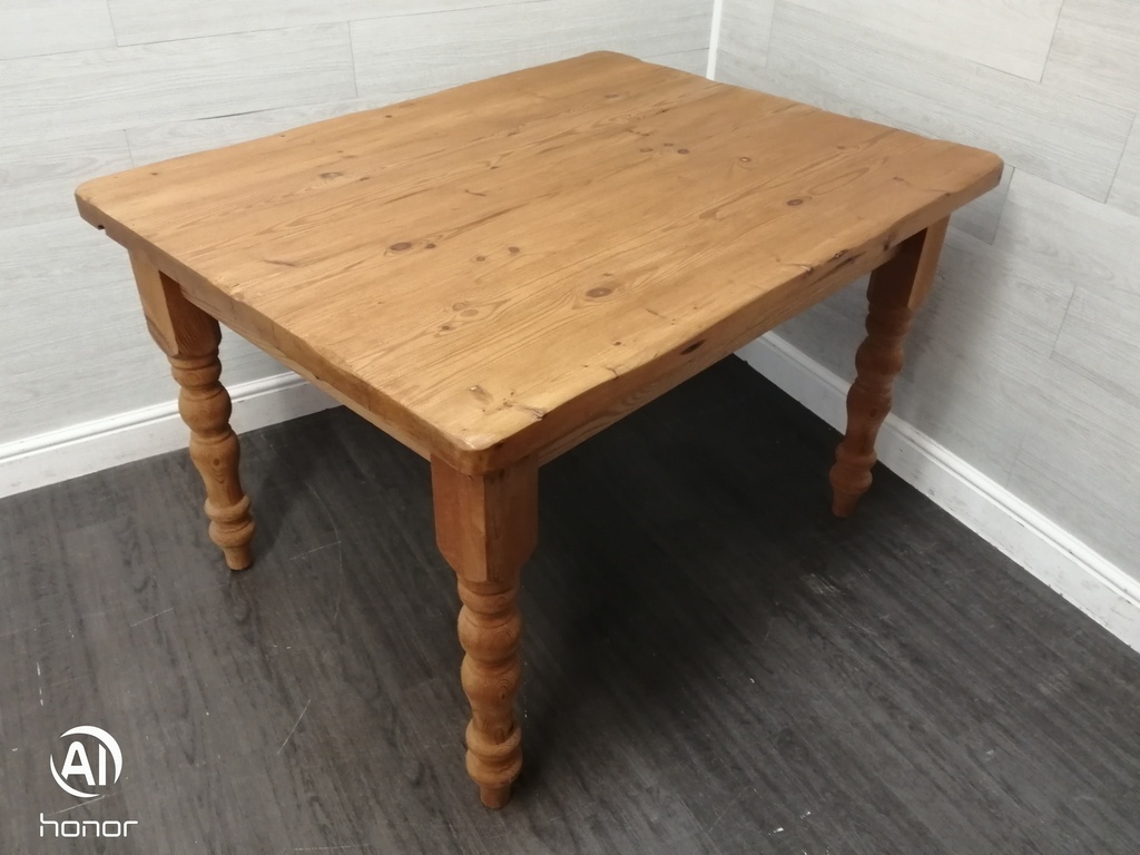 5ft1&quot; Rustic Pine Dining Table