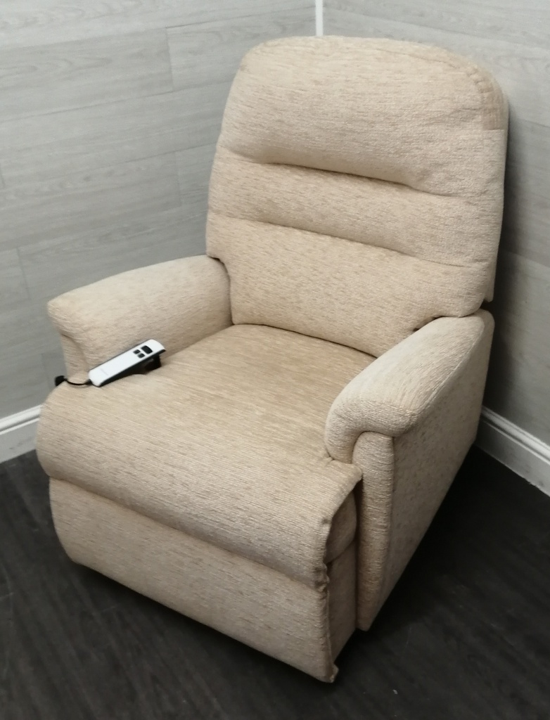 quality sherbourne rise and recline armchair