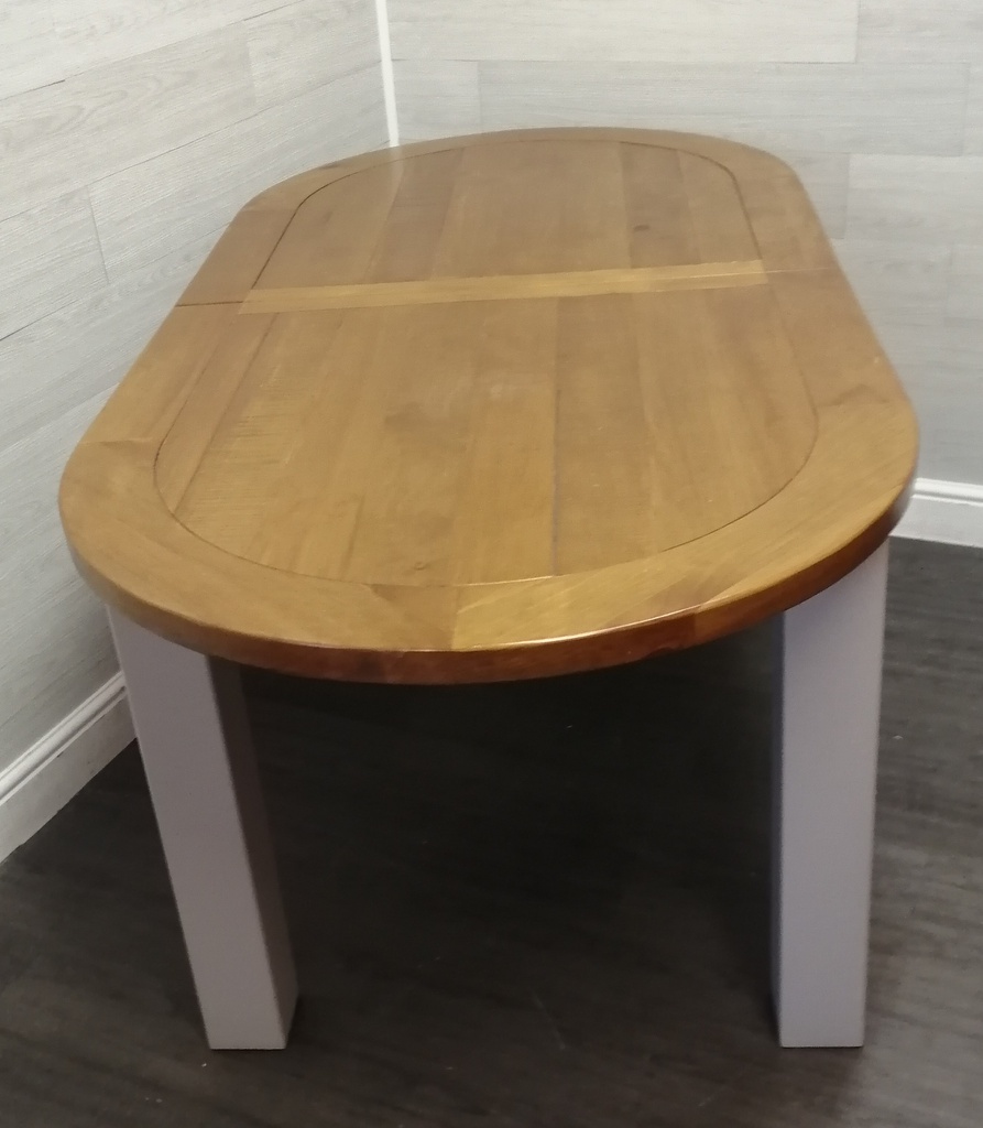 lovely oak extending dining table