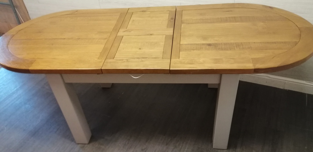 lovely oak extending dining table