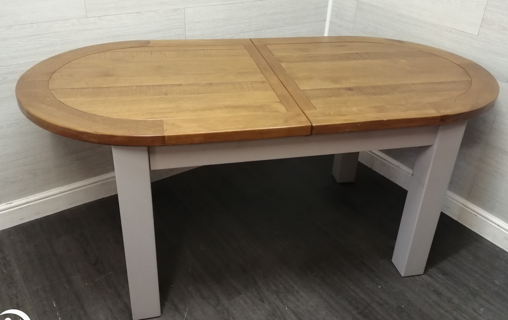 lovely oak extending dining table