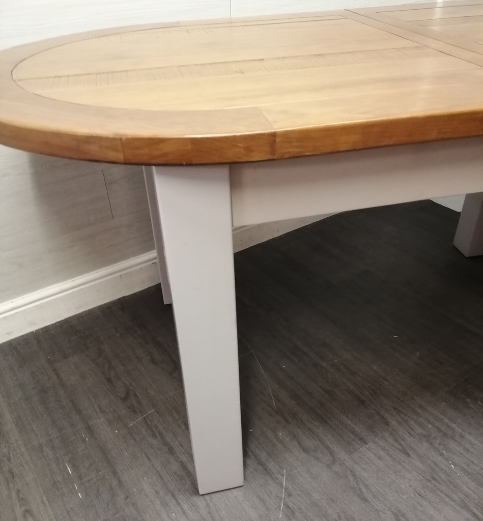 lovely oak extending dining table