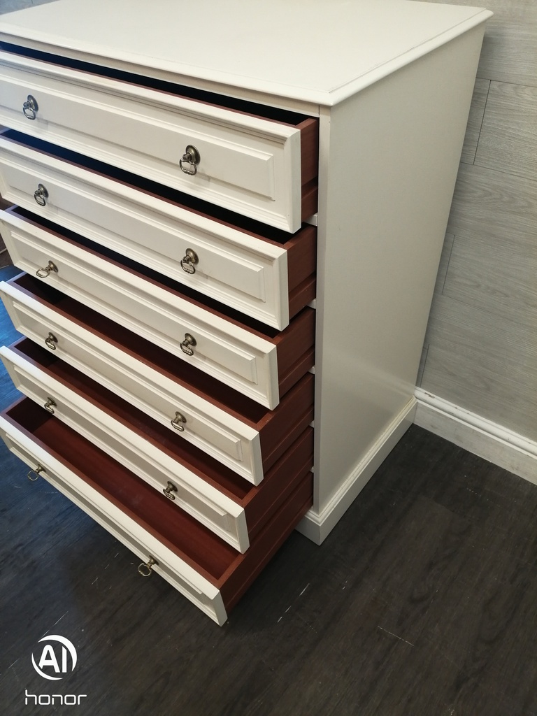 WHITE CHEST OF SIX DRAWERS