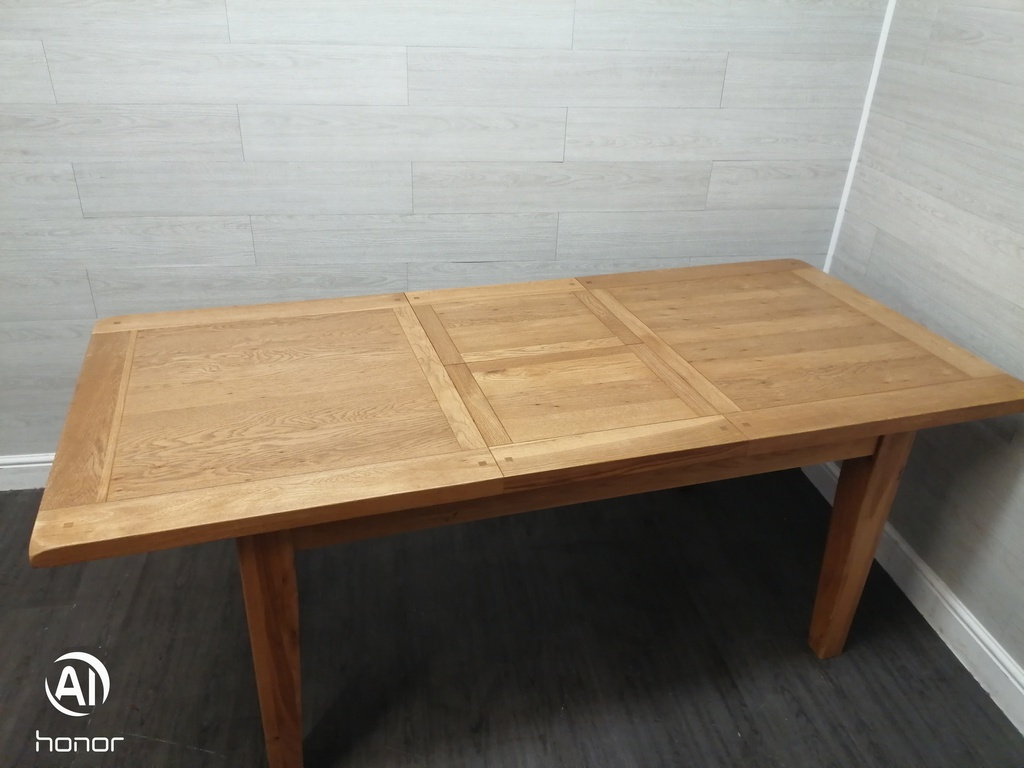 quality OAK EXTENDING DINING TABLE