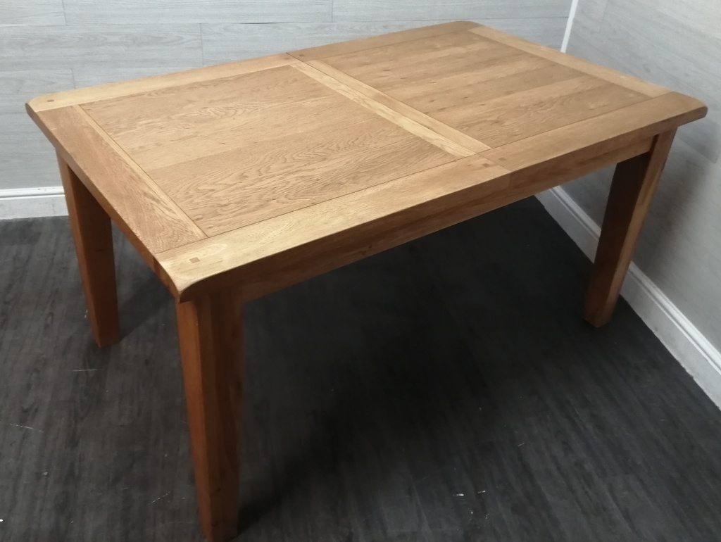 quality OAK EXTENDING DINING TABLE