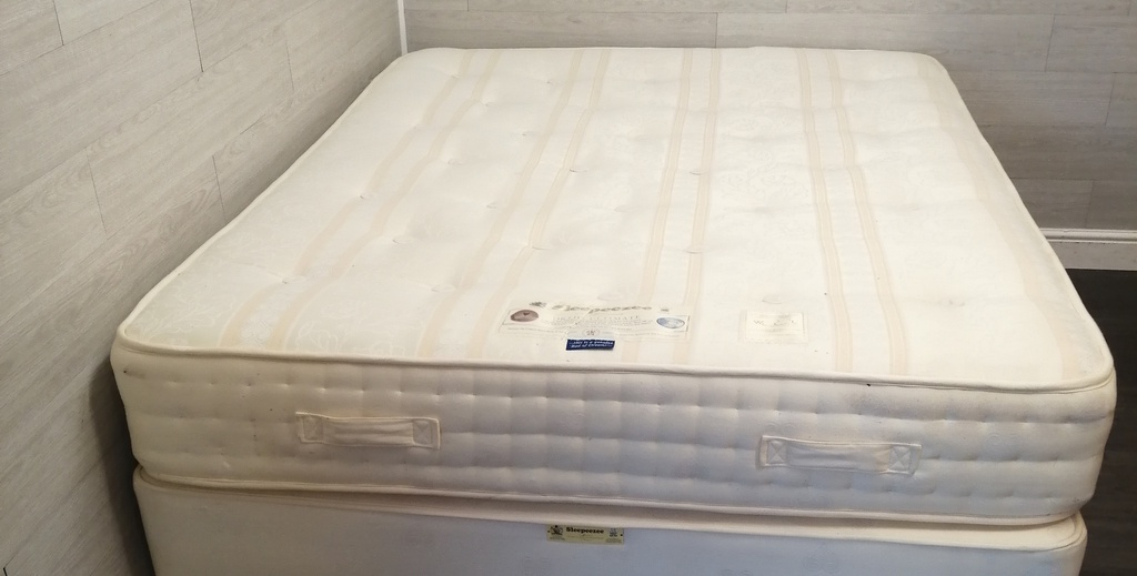 5ft  SLEEPEEZEE MATTRESS &amp; DIVAN SET