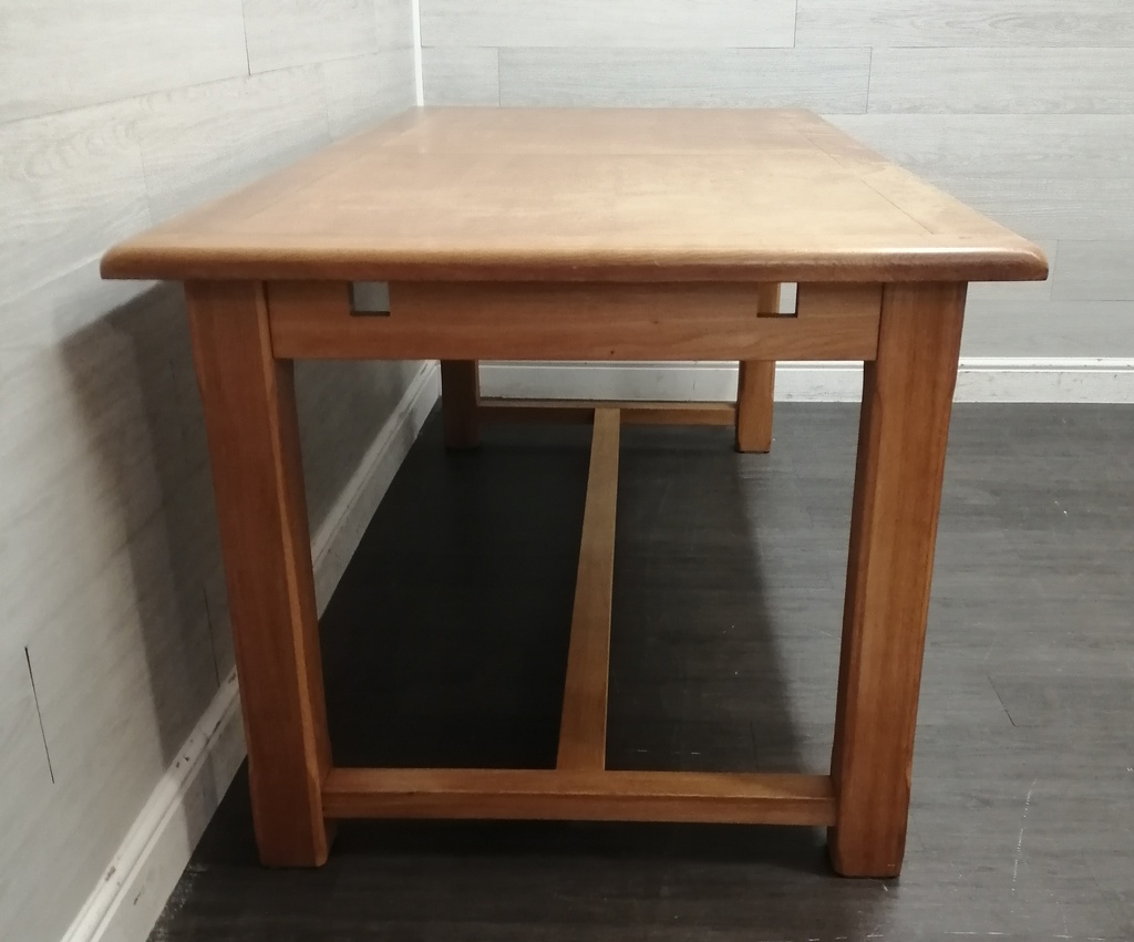 Quality Large Oak Extending Table