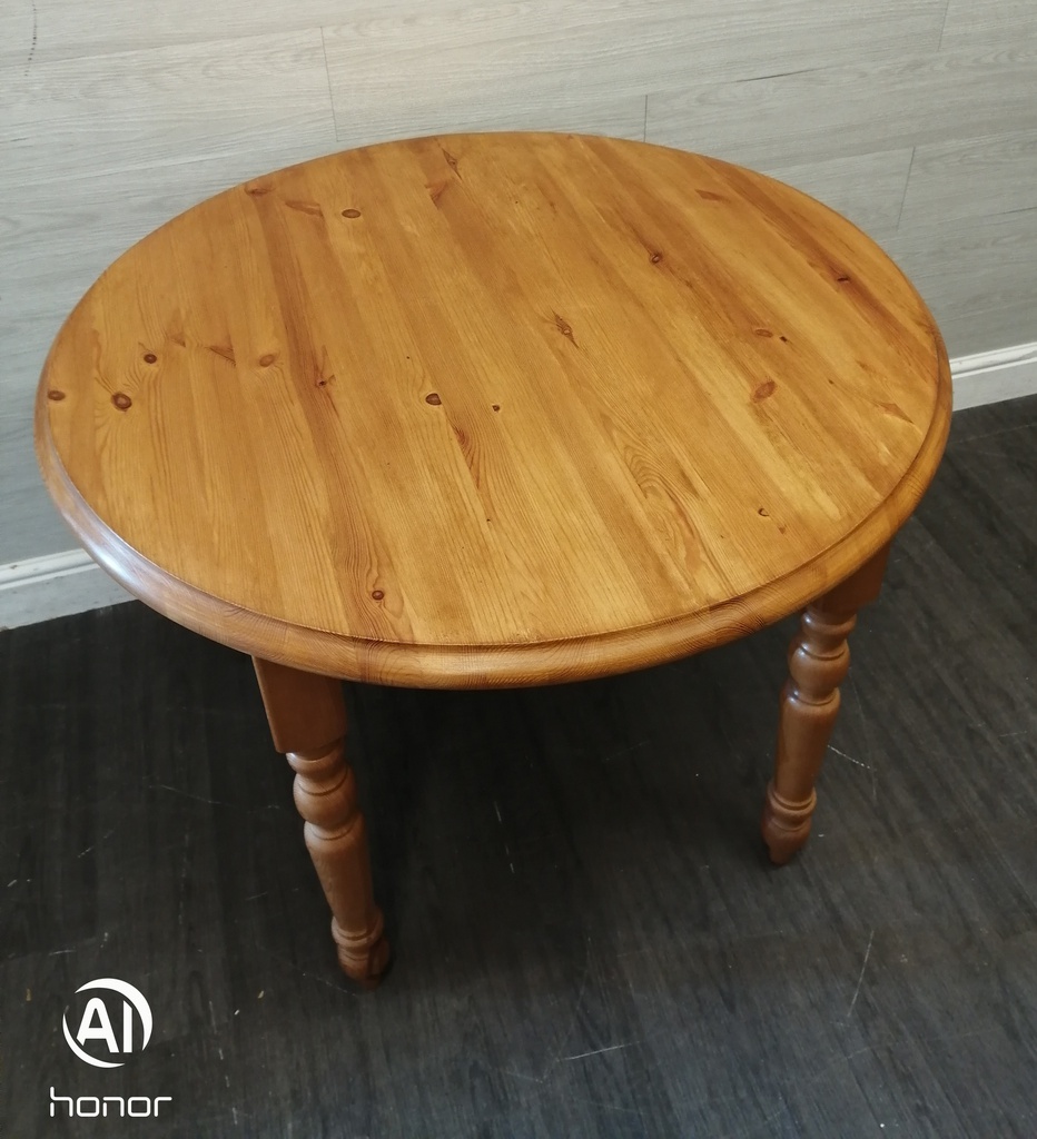 Solid pine neat 3ft round dining table