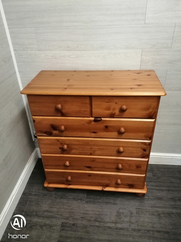 Six drawer pine chest