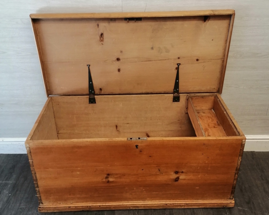 LOVELY OLD PINE BLANKET BOX