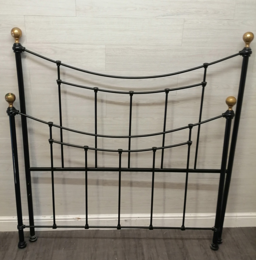 4FT 6&quot; VICTORIAN STYLE BLACK BEDFRAME
