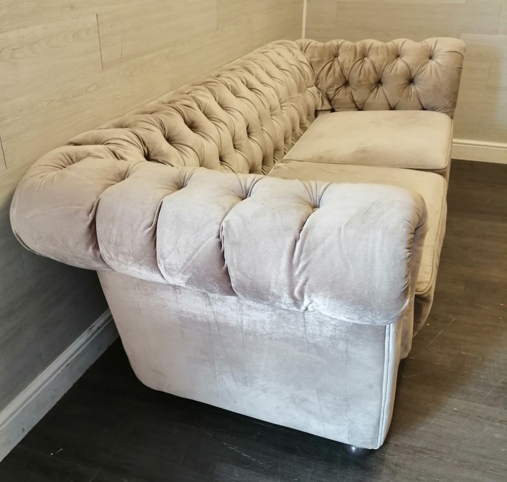 Stunning Large Button Back Chesterfield Style Sofa