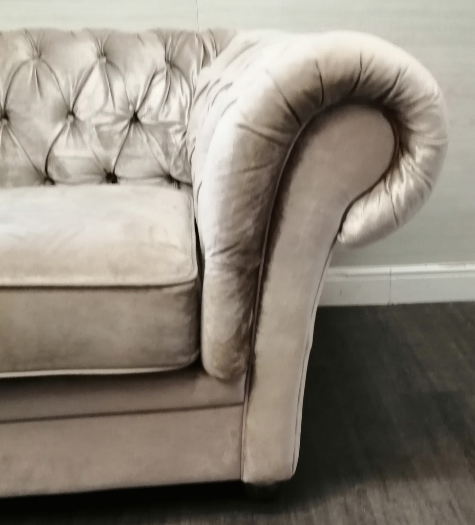 Stunning Large Button Back Chesterfield Style Sofa