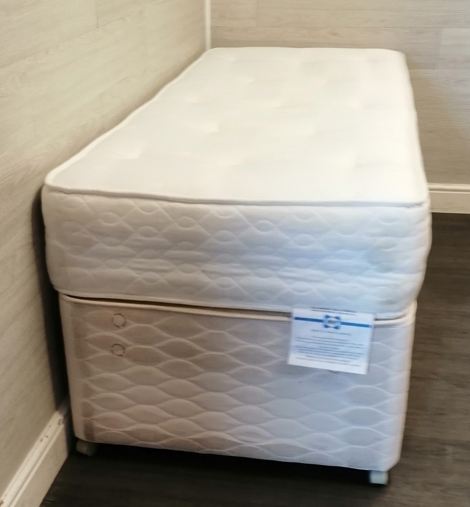Pair of 2ft6&quot; divan and mattress set