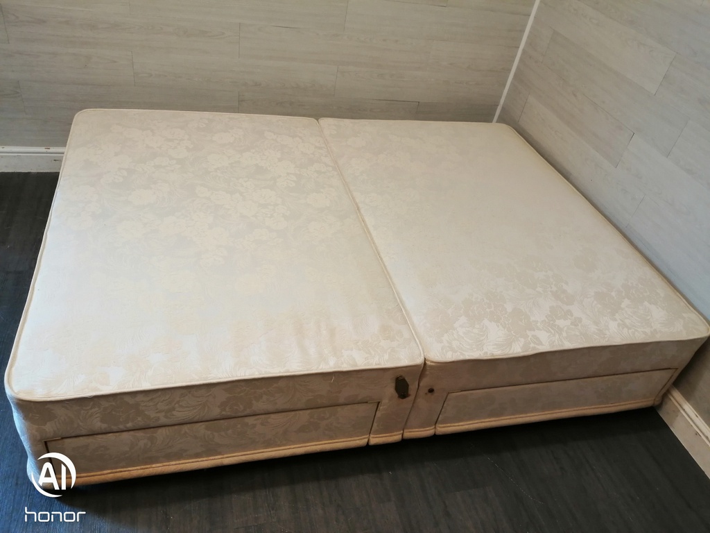 5ft SLEEPEEZEE Four Drawer Divan Base