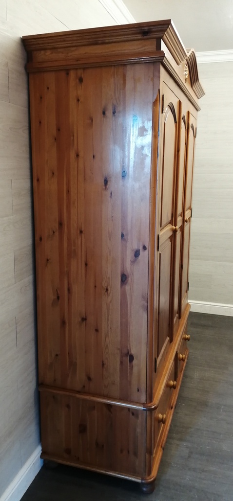 Quality triple size solid pine wardrobe with drawers
