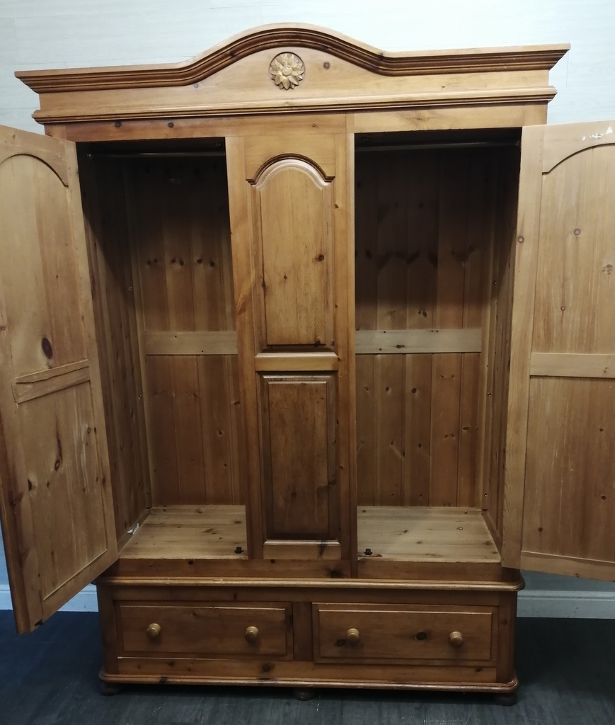 Quality triple size solid pine wardrobe with drawers