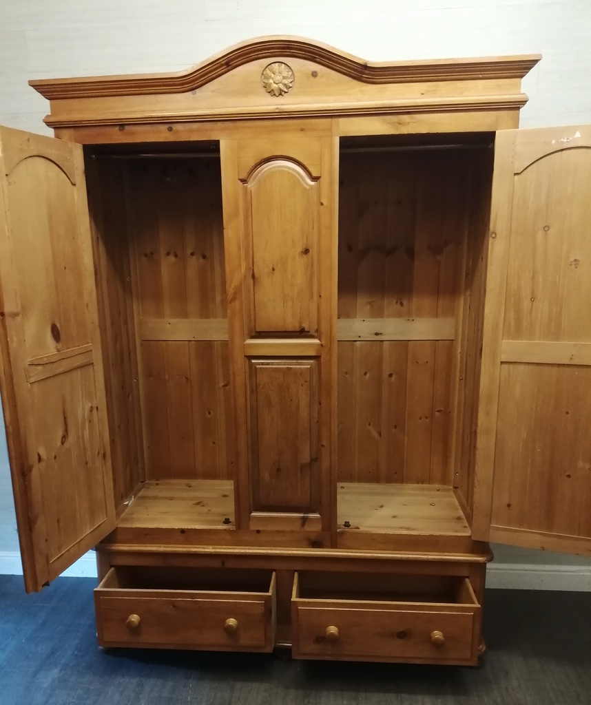 Quality triple size solid pine wardrobe with drawers