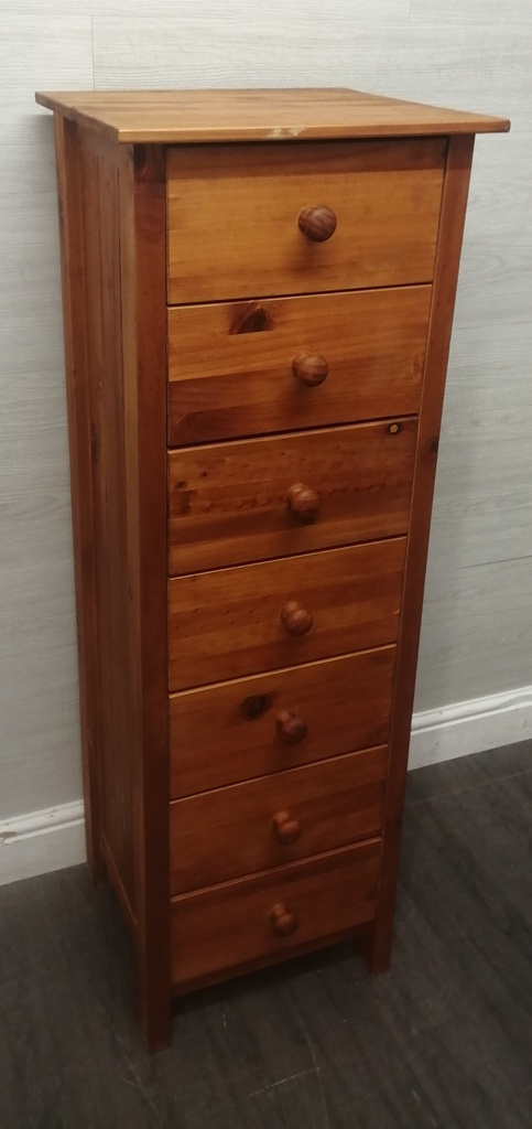 Seven drawer pine wellington chest