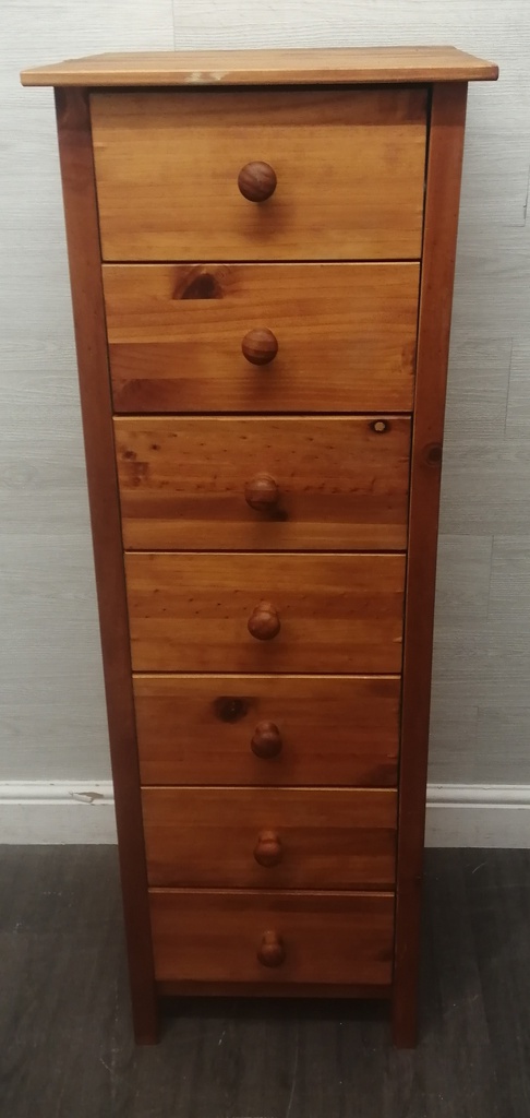 Seven drawer pine wellington chest