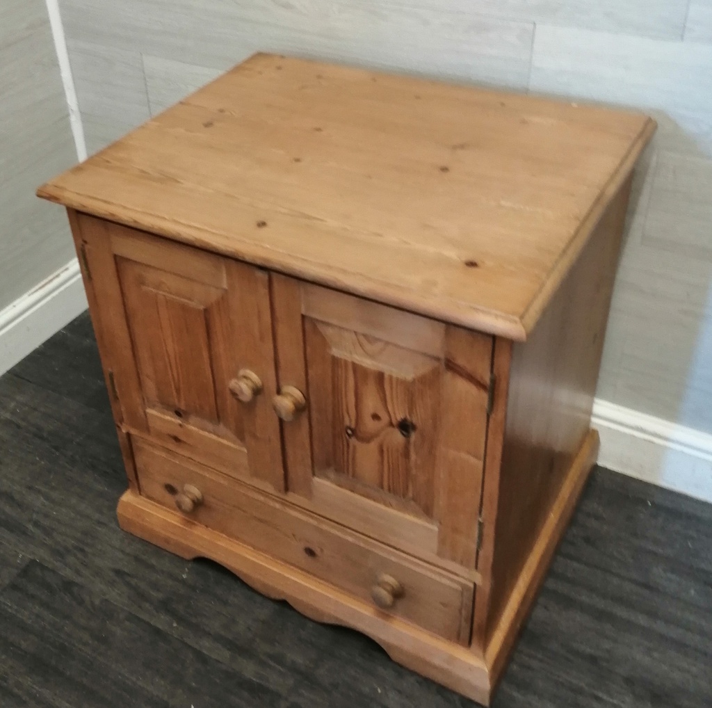 NEAT SOLID PINE UNIT