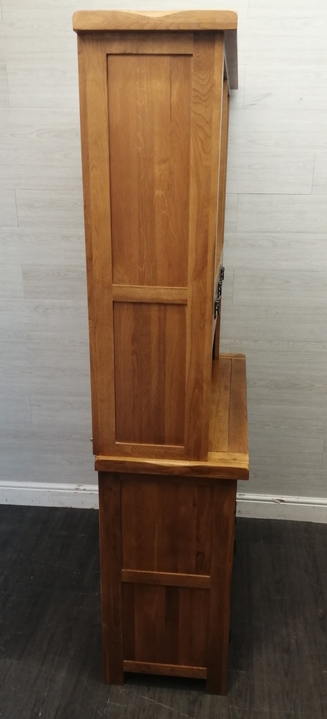 Lovely neat oak  dresser display unit