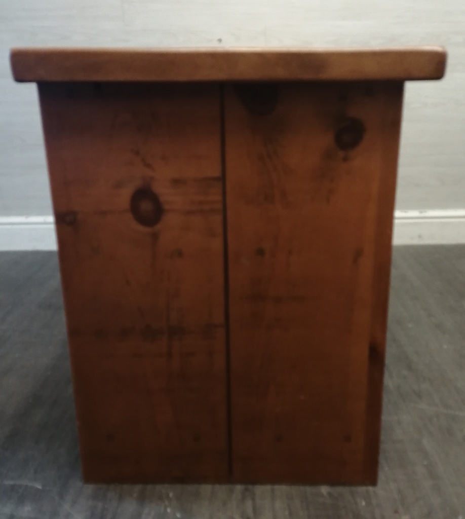 Lovely rustic pine tv bench