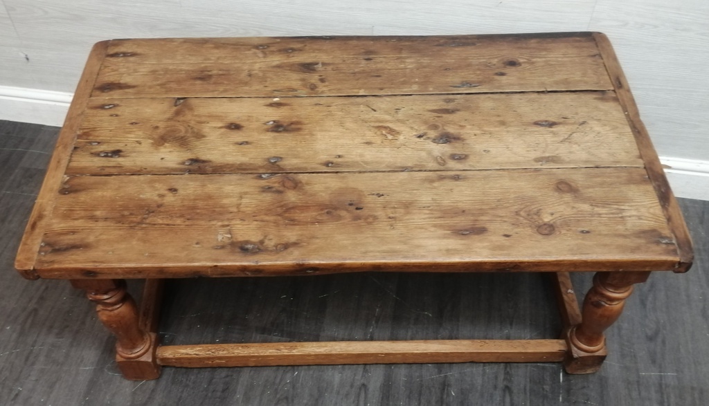 LOVELY OLD RUSTIC PINE COFFEE TABLE